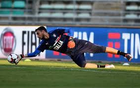 Latest on ac milan goalkeeper gianluigi donnarumma including news, stats, videos, highlights and more on espn. Gianluigi Donnarumma Height Weight Age Girlfriend Family Biography