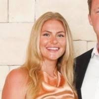 Samantha Warner's Instagram, Twitter & Facebook