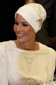 بالصور مجلة أمريكية تضع الشيخة موزة في قائمة أكثر نساء العالم أناقة Star Fashion Style Queen Fashion