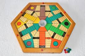 Las reglas no son tan complicadas, el solitario no requiere pensamientos largos. Antiguo Parchis Parcheesi De Madera Automatico Vendido En Venta Directa 190108587