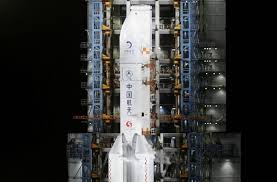 L'étage central d'une fusée chinoise pourrait entrer dans l'atmosphère terrestre dans les prochains une partie d'une énorme fusée chinoise est en train de retomber du ciel en direction de la terre, et. Iqi8izxfrtrppm