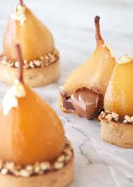 Les Tartelettes Poires Pochees Facon Karamel Pastry Freak Recette Recette Poires Pochees Recettes De Cuisine