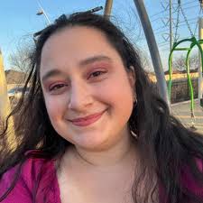 What are good dry semi-dry Riesling and red blend wines at Aldi?