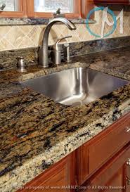 Dan heb je geluk, want hier zijn ze. The Bold Pattern Of Tiger Skin Runs Wild Through This Kitchen Popular Kitchen Designs Kitchen Design Kitchen