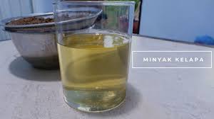 Sebelum masuk kedalam cara menggunakan minyak kemiri untuk rambut hal atau langkah yang harus dilakukan sebelumnya adalah dengan membersihkan rambut dari kotoran yang menempel pada kepala. Cara Membuat Minyak Dari Buah Kelapa Homemade Youtube