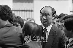 전두환 전 대통령 동생 전경환 씨(사진)가 21일 지병으로 별세했다. ë¦¬í‹€ ì „ë'í™˜ ì˜ ê¶Œë¶ˆì‹­ë…„ ì´ˆë¼í•œ ë…¸ë…„ ì—°í•©ë‰´ìŠ¤
