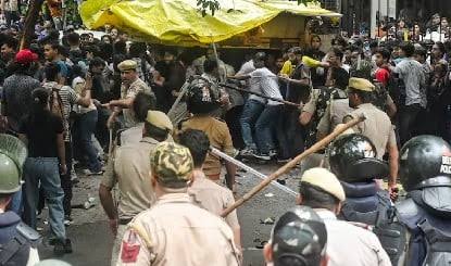 Delhi Student Protests: हिंसा और पुलिस ज्यादती की जांच करेगा SC का पैनल, जस्टिस आर सुभाष रेड्डी संभालेंगे कमान | Prabhasakshi