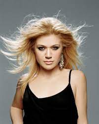 The winner of american idol's first season, later a hugely successful crossover pop star. Kelly Clarkson 2005 Breakaway 4 Bild Foto Fan Lexikon