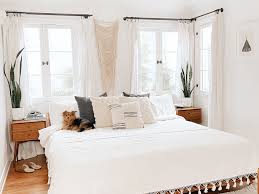 After spending some time peeking through living etc.'s cozy bedroom gallery, i noticed a few key elements that seem to be a common thread throughout the pictorials.i combined these elements with a few of my own bedroom essentials to give you some ideas. 26 Ways To Decorate With White In The Bedroom