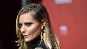 Um die aktuelle nachrichten zu gelangen, klicken sie hier. Sophia Thomalla Bei Das Duell Um Die Welt Zuschauer Geschockt Joko Und Klaas Werfen Sie Blind Aus Helikopter News De