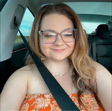 Who can make a gender reveal cake?