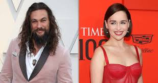 Sag award nominee jason momoa swept his game of thrones onscreen wife emilia clarke off her feet in a series of snaps they both posted on sunday. Game Of Thrones When Emilia Clarke Said It S Huge It S Big I Don T Know What To Do On Jason Momoa Covering His Pen S In A Pink Fluffy Sock