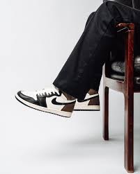 Air Jordan 1 Retro High Og Dark Mocha 555088 105 In 2020 Jordan 1 Retro High Air Jordans Jordan 1