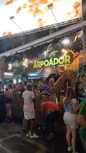 Placas de gesso caem do teto de camarote na Sapucaí - 22022020 - UOL  Carnaval 2020