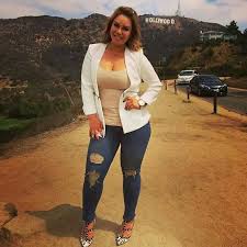 But catching your toes on things in the lake can hurt. Chiquis Rivera Muestra Tremendo Cuerpazo En Bikini