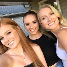 Emily Morey (@emilymorey_)