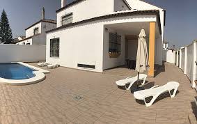 Historians estimate the number of deaths between 100 and 200. Haus Zur Vermietung 65 Meter Bis Zum Strand Villanueva Del Ariscal Sevilla