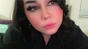 I want to know who does lips tattoo