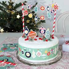 Cette décoration pour gâteau représente un petit père noël. Kit De Decoration De Gateau Pour Noel