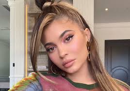 Here's a list of our top 5 kylie cosmetics collections. Kajli Dzhenner Lishili Titula Samoj Molodoj Milliardershi Kak Otreagirovala Zvezda Tnt Music Zdes Tvoya Muzyka