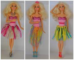 Diy Barbie Clothes Using Ribbon Or Wool And A Hair Band Sewing Barbie Clothes Dolls Clothes Diy Diy Barbie Clothes