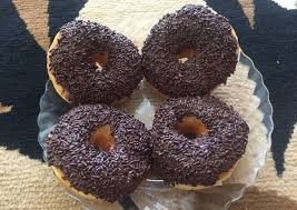 Baca petunjuk cara mudah membuat kue donat dengan adonan mengembang ala dunkin maupun jco. Resep Donat Roti Empuk Dan Gurih Oleh Resty Haruno Cookpad
