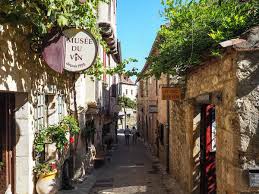 Photos, address, and phone number, opening hours, photos, and user reviews on yandex.maps. Saint Cirq Lapopie Village Perche Du Lot We Love Camping Des Vrais Campings Pour Caravanes Tente Et Camping Car