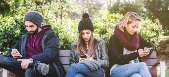 6 Ways Social Media Is Ruining Our Friendships Relevant