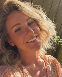 Crystal Lavigne's Instagram, Twitter & Facebook