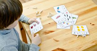 Juego de mesa hasbro gaming adivina quién? 7 Juegos De Mesa Para Ayudar A Estudiantes De Primaria A Desarrollar Diferentes Habilidades Educrea