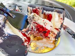 Review We Re Trying The 70s Wandavision Retro Tv Cake In Disney World The Disney Food Blog