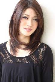 品良く若く見える 40代 50代のためのヘアカタログ 長さ別 セミロングのヘアカット ロングのレイヤー入りヘア レイヤ入りミディアムヘア