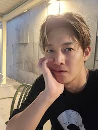 김현중 (Kim Hyun Joong) added a new photo.