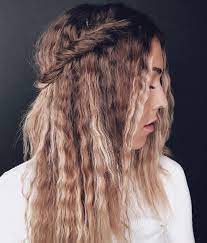 31 Easy Winter Hairstyles To Try When It S Too Cold To Make An Effort Hairdo For Long Hair Winter Hairstyles Hair Crimper