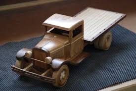 как сделать машину из дерева своими руками для детей Project By Woodscrap Carrinho De Madeira Caminhao De Madeira Carro De Madeira