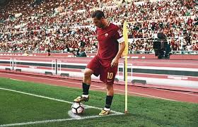 Qui abbiamo un solo scopo: Hd Wallpaper Curva Sud As Roma Asr Flag Francesco Totti Daniele De Rossi Wallpaper Flare