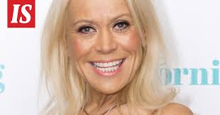 Näyttelijää soimataan rajuin sanakääntein tv-esiintymisestä: rintamusta  näkyi reilusti