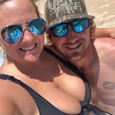 What campers are y'all towing? 2022 v6 auto.