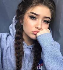 Adela Vela (adelavela3)