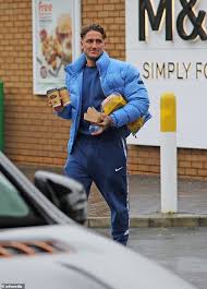 Stephen bear, 31, of bryony close, loughton was arrested in january. Stephen Bear Is Released From Custody After Revenge Porn Arrest Daily Mail Online