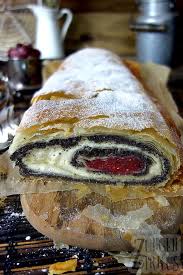 Quarkstrudel Mit Mohn Und Himbeeren In 2020 Rezepte Lebensmittel Essen Rezeptideen