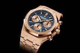 The octagonal bezel is inspired by the porthole of a ship, giving the watch an overall nautical feel. News 2021 Audemars Piguet Royal Oak Selfwinding Chronograph Calibre 4401