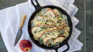 Unser Rezept Fur Herzhaften Ofenschlupfer Mit Apfeln Und Bergkase Ist Die Perfekte Resteverwertung Fur Altes Brot Probieren Rezepte Ofenschlupfer Rezeptideen