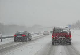 Winterausrustungspflicht In Den Nachbarlandern Im Uberblick Mit Bildern Schneeketten Winterreifen Motorrad Fahren