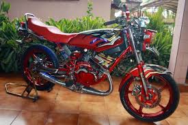 Pada modifikasi ini, tutup tangki rx king di buat variasi dengan menggunakan bentuk mahkota yang fungsinya memang untuk mempercantik body motor bagian tanki. 50 Gambar Modifikasi Rx King Keren Terbaru Modif Drag