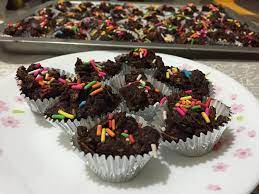 Masukkan cornflakes ke dalam paper cup dan tabur manik ke atasnya. Resepi Cornflakes Coklat Sedap Dan Yummy Saji My