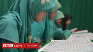 Mengenal pop up buku tiga dimensi yang unik dan banyak. Kewajiban Berjilbab Bagi Siswi Non Muslim Di Sekolah Negeri Bukan Hanya Di Banyuwangi Bbc News Indonesia