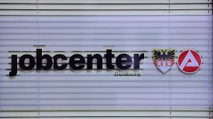 Verantwortlich sind die agentur für arbeit für das arbeitslosengeld i und das jobcenter für die hartz iv bezüge. Arbeitslosigkeit Was Muss Man Wahrend Der Corona Krise Beachten Welt