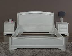 L'échelle est positionnée au centre de la longueur et est inclinée pour plus de sécurité. Lit 160 200 En Chene Massif De Style Louis Philippe Finition Chene Brosse Gris Perle Meuble En Chene