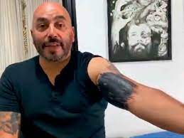Lupillo rivera sí lleva en su brazo izquiero un tatuaje de la cantante belinda, con quien una fuente de su programa la voz méxico asegura vive un people en español muestra en exclusiva la foto del tatuaje que lupillo rivera se hizo de belinda. Yswvr5ojj7zqxm